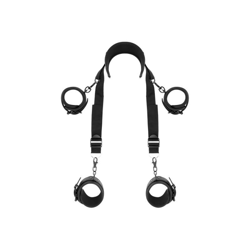 Fetish Submissive - Position Maître Avec 4 Menottes Doublées De