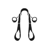 Fetish Submissive - Position Jambes Ouvertes Avec Menottes Doublées