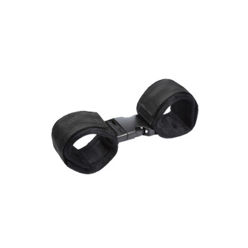 Ohmama Fetish - Restricciones Muñeca Con Broche | Vybes.it