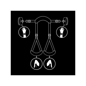 Fetish Submissive - Position Jambes Ouvertes Avec Menottes Doublées